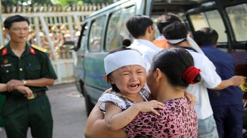 Younger sister of the ill-fated boy cried seeing the body of her brother