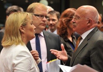 AFP - Danish Foreign Minister Lene Esperen (L), Estonian Foreign Minister Urmas Paet (C) and Hungarian Foreign Minister Janos Martonyi chat on May 23, 2011 before the start of a Foreign Affairs Council meeting at EU headquarters in Brussels.
