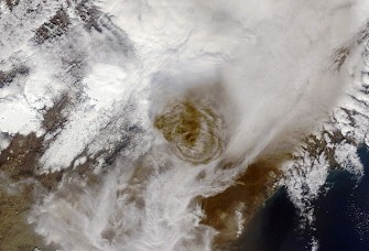 AFP - An image released by the Nasa Earth Observatory on May 24, 2011 shows the ash column billowing from the Grimsvoetn volcano.
