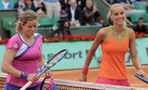 AFP – Netherland's Arantxa Rus (R) and Belgium's Kim Clijsters walk off the court after Rus won