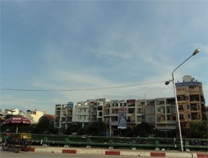 Property market remains in dull time, with land prices plummeting dramatically (Photo:Minh Tri)