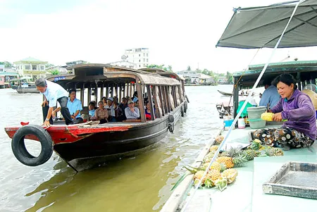 Sông nước Mekong luôn là yếu tố hấp dẫn du khách nước ngoài.