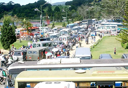 Tour giá rẻ hút khách