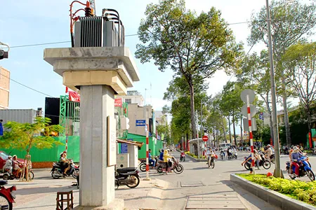 Dây điện trên đường Trần Hưng Đạo, quận 1 đã được ngầm hóa. Ảnh: KIM NGÂN
