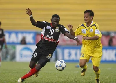 Điểm binh vòng 14 Eximbank V-League 2011: Chung kết ngược ở Lạch Tray