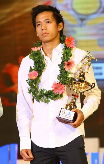 Cầu thủ trẻ xuất sắc nhất năm 2010: tiền vệ Nguyễn Văn Quyết (CLB Hà Nội T&T). Ảnh: Hoàng Hùng
