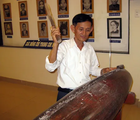 Chiếc mõ Nam Lân đang được lưu giữ tại Nhà truyền thống xã Bà Điểm.