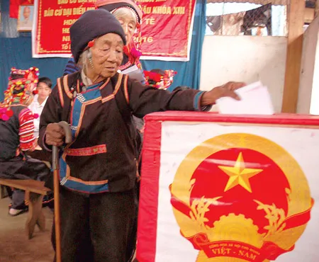 Cử tri huyện Mường Tè, tỉnh Lai Châu đi bỏ phiếu sớm trước 7 ngày.