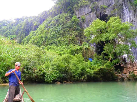 Khám phá Hang Tối