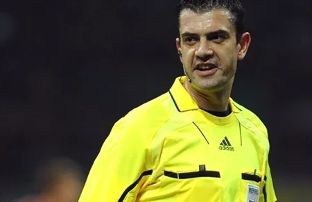 Trọng tài Viktor Kassai.