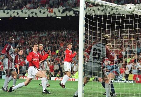 Cú đánh đầu quân bình tỷ số của Sheringham trong trận chung kết 1999 lịch sử.