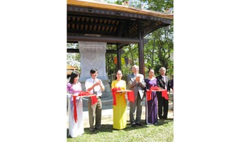 The inauguration ceremony of the restoration of the Bia Thi Hoc is held in Hue on June 1 (Photo: Thanh Nien)