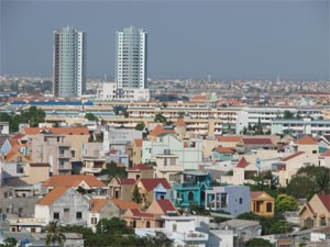 The latest figures show a large number of houses and villas located in new urban zones in Hanoi remain incomplete and abandoned (Photo:Minh Tri)