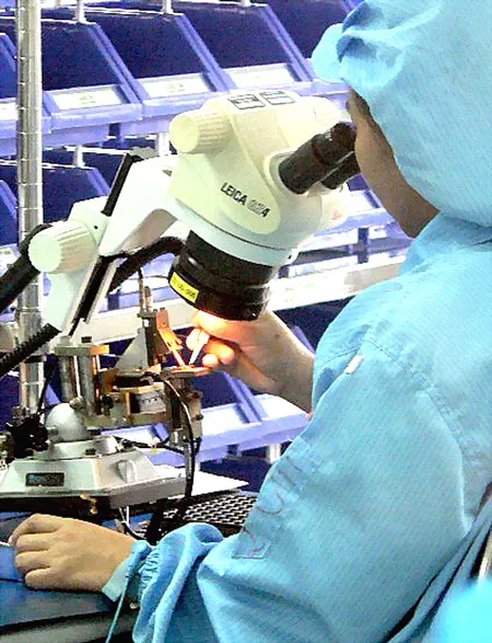 Kỹ sư Việt Nam làm việc tại Công ty Sonion - Khu Công nghệ cao TPHCM.