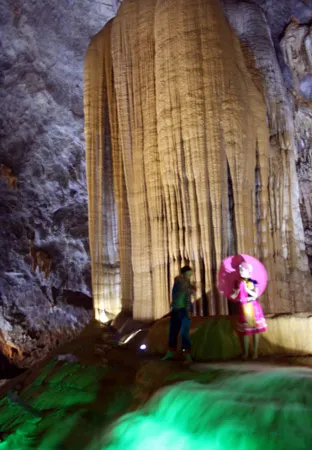 Lần đầu tiên truyền hình trực tiếp tại rừng rậm và hang động