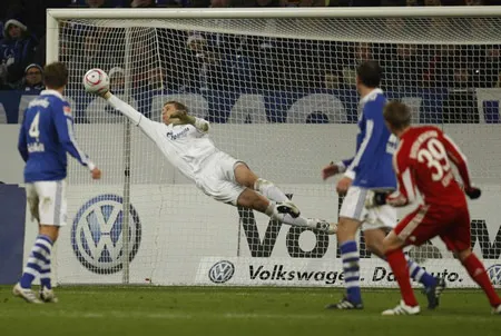 Vì sao giới hâm mộ Bayern ghét bỏ Neuer?