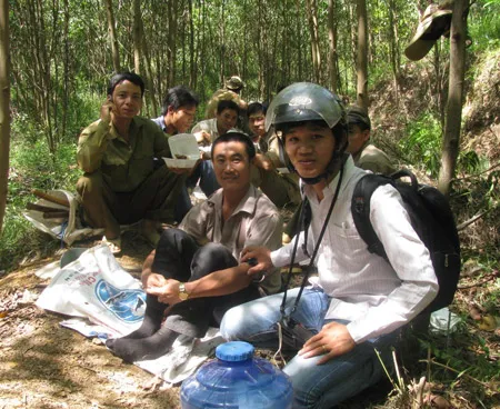 Một nhóm “vàng tặc” người Thái Nguyên sống ở bìa rừng đợi đêm xuống khai thác vàng