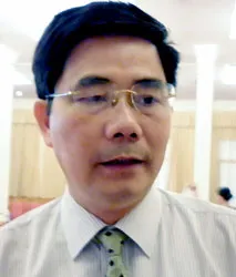 Tiếp sức ngư dân ra khơi, bám biển