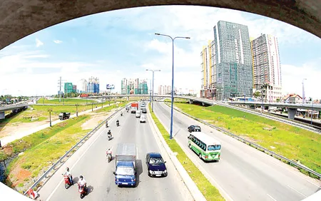 Một góc nút giao thông Cát Lái (quận 2) đáp ứng nhu cầu đi lại tại cửa ngõ TPHCM. Ảnh: CAO THĂNG