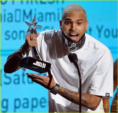 Chris Brown thắng lớn tại lễ trao giải Black Entertainment Television 2011 ảnh 2