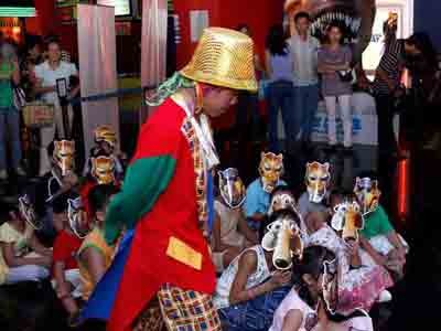 Young audience love dressing up as cartoon characters when coming to the cinema (Photo: SGGP)