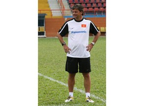 Coach Falko Goetz in a training session