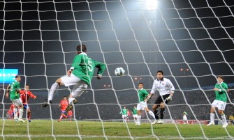 AFP - Bolivian defender Ronald Rivero (L) stops the ball with his arm during a 2011 Copa America Group A match against Costa Rica on July 7, 2011. Costa Rica won 2-0