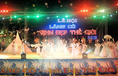 A music performance opens the “Lang Co – World’s Most Beautiful Bay” Festival on July 9.(Photo:SGGP)