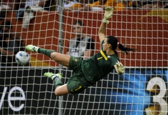 AFP - Brazil's goalkeeper Andreia fails to save a penalty kick from USA's midfielder Megan Rapinoe during the quarter-final match Brazil vs USA on July 10, 2011 in Dresden
