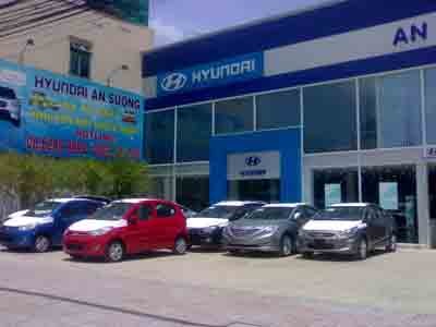 Many automobile importers face threat of closure under the new stricter regulations and increase in import tariffs ( Photo:Kim Chi)