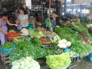 Food prices remains key driver of this month’s CPI (Photo: Phan Hien)