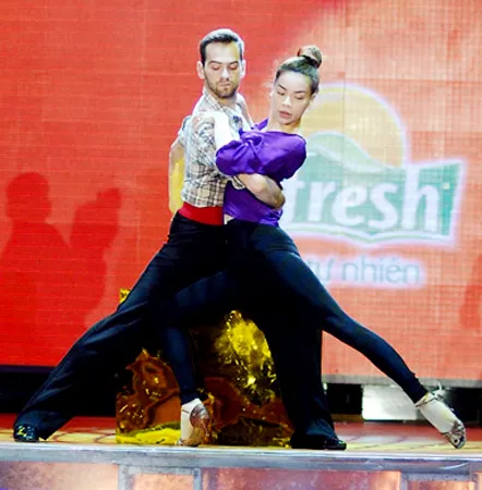 Hồ Ngọc Hà và bạn nhảy Daniel.