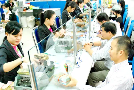 Kiềm chế tín dụng phi sản xuất - Những “phù phép” của ngân hàng
