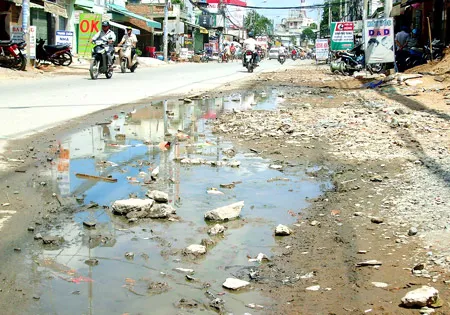 Công trình đào đường Bà Hom (quận 6): Gây khổ cho dân