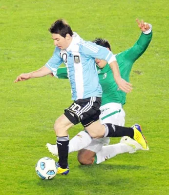 Chủ tịch LĐBĐ Argentina lên tiếng: “Messi luôn chơi tốt!”