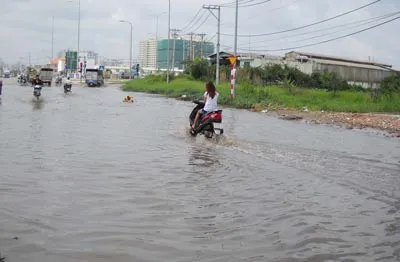 Đường An Dương Vương ngập nặng