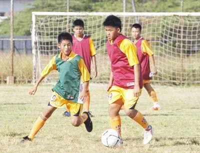 Chương trình “Football Dream - Giấc mơ sân cỏ” lần 4 năm 2011: Cơ hội tiếp cận bóng đá đỉnh cao