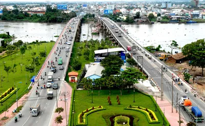 Thành phố Hồ Chí Minh huy động nhiều nguồn lực xây dựng hạ tầng giao thông. Ảnh: CAO THĂNG