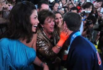 US swimmer Michael Phelps (R) talks to his mother Debbie (C) and girlfriend Nicole (L) after he competed in the final of the men's 4x100 medley relay swimming at the indoor stadium of the Oriental Sports Center in Shanghai on July 31, 2011