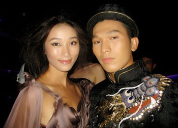 Huyen Trang (L) and Ngoc Tinh