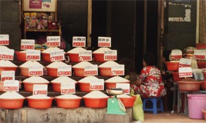 A retail rice shop in HCMC's Binh Thanh District. Price of rice in Vietnam has escalated considerably, influenced by the increase in Thailand (Photo: Minh Tri)