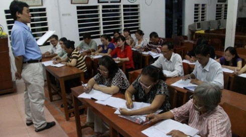 English language class for farmers in Long My Commune (Photo: Tuoitre)