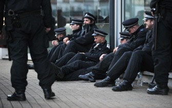 AFP - British policemen wait on standby for more violence in south London, on August 9, 2011