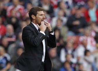 AFP- Chelsea's Andre Villas-Boas gestures during the match Stoke City vs Chelsea
