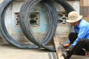 Local steel market is caught in the cold, so as other major construction materials such as cement and sand (Photo: Minh Tri)