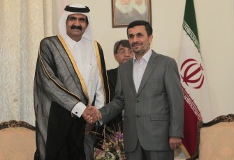 Iranian President Mahmoud Ahmadinejad (R) shakes hands with Qatar's Emir Sheikh Hamad bin Khalifa al-Thani (L) upon the latter's arrival at the presidential offices in Tehran on August 25, 2011