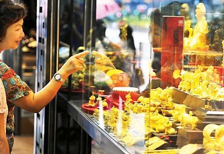 A gold shop in Hong Kong. (Photo: SGGP)