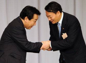 AFP - Newly elected ruling Democratic Party of Japan President and current Finance Minister Yoshihiko Noda (L) and Economy Minister Banri Kaieda (R) shake hands after their DPJ presidential election in Tokyo on August 29, 2011.