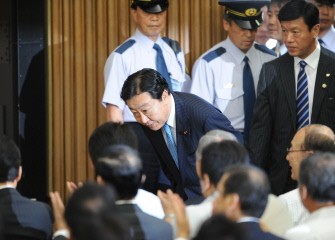 AFP - Japan's new Prime Minister Yoshihiko Noda (C) and president of the ruling Democratic Party of Japan (DPJ) bows to the party's Diet members upon his arrival at a general meeting in Tokyo on August 31, 2011