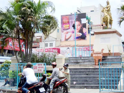 Tượng đài ở TPHCM - Ít và thiếu chăm sóc